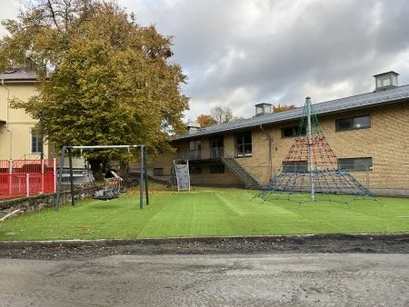 Diverse fallskyddsytor installerade