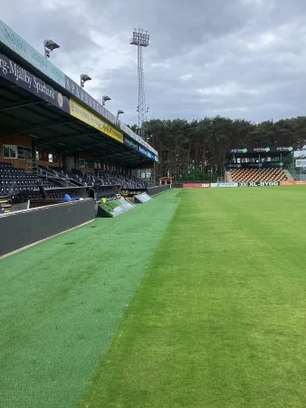 Hybridgräs installerat Uppvärmningsytan Mjällby