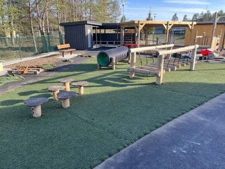 Lekutrustning HJybridgräs