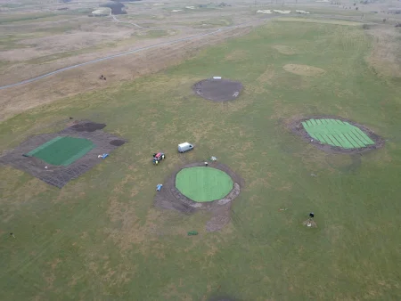 Målgreener installeras med Hybridgräs