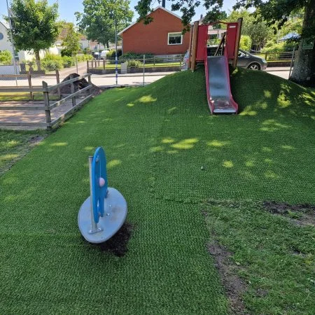 Rutschkana Nyinstallerad Hybridgräs