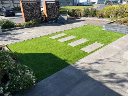 Landscapinggräs vid inången